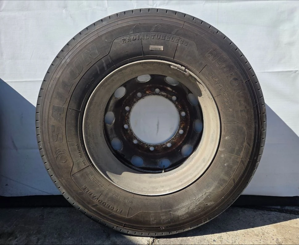 Шина 315/70 R22,5 (рулевая) б/у - 1
