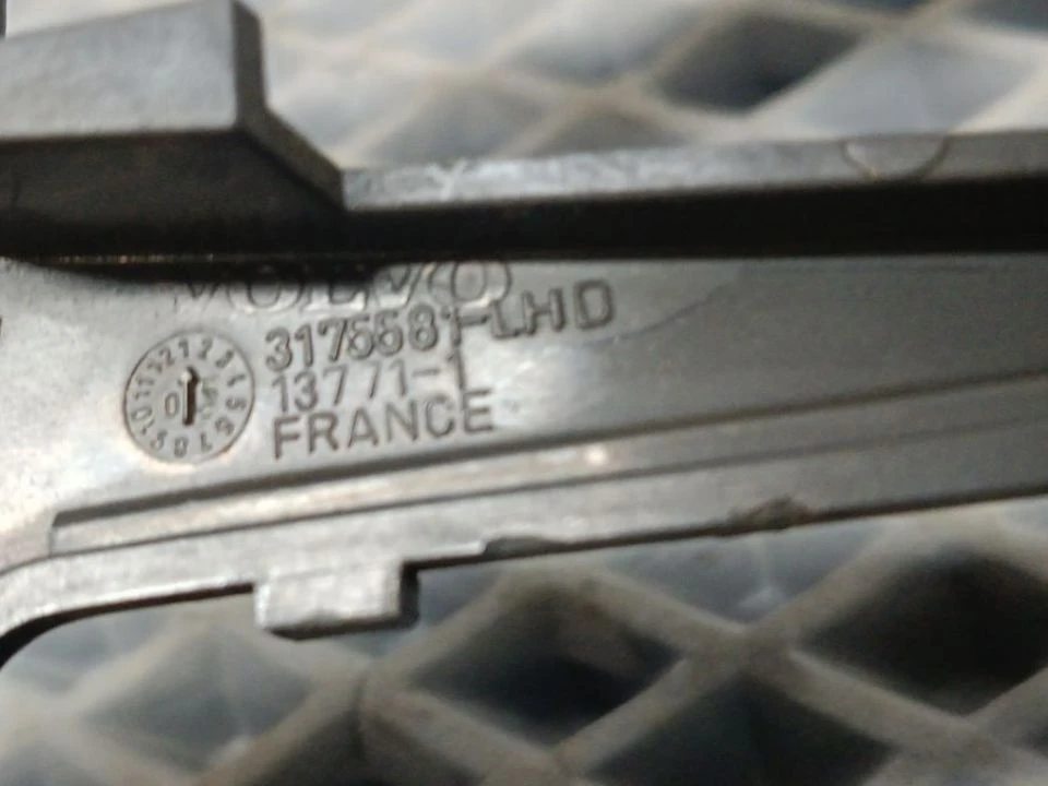Накладка на торпеду б/у для Volvo FH (2000-2008) - 2